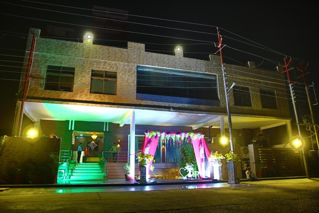לקנאו Hotel Crossroad מראה חיצוני תמונה