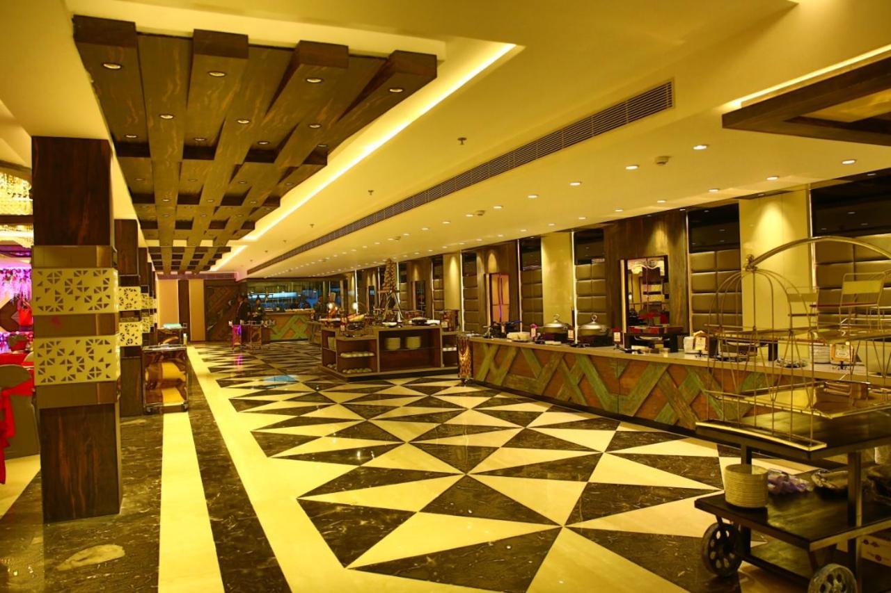 לקנאו Hotel Crossroad מראה חיצוני תמונה