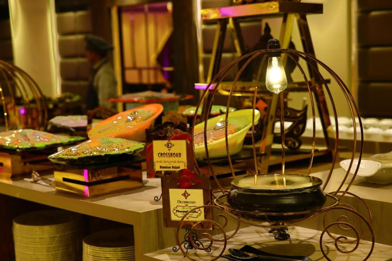 לקנאו Hotel Crossroad מראה חיצוני תמונה