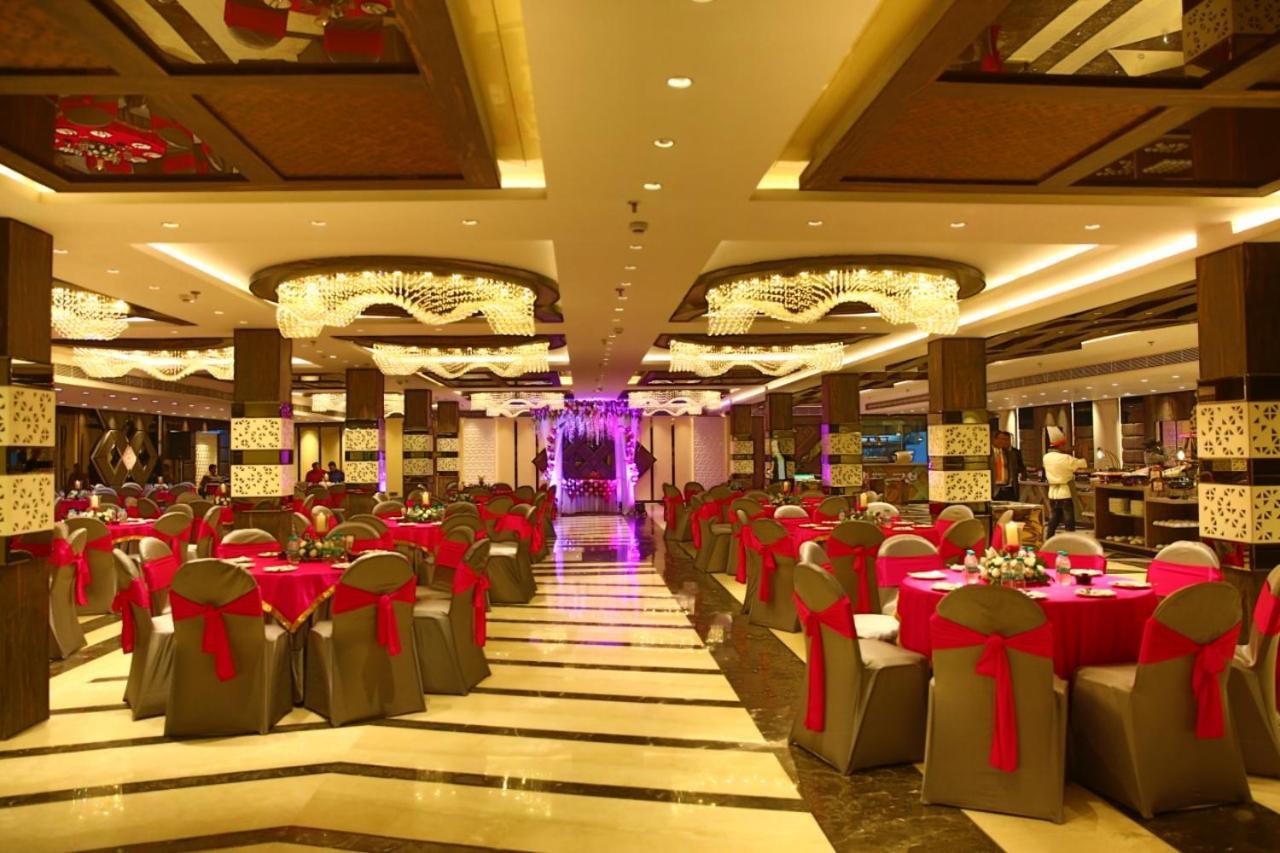 לקנאו Hotel Crossroad מראה חיצוני תמונה