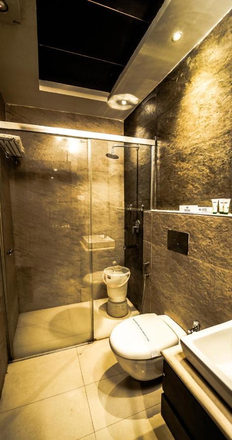 לקנאו Hotel Crossroad מראה חיצוני תמונה