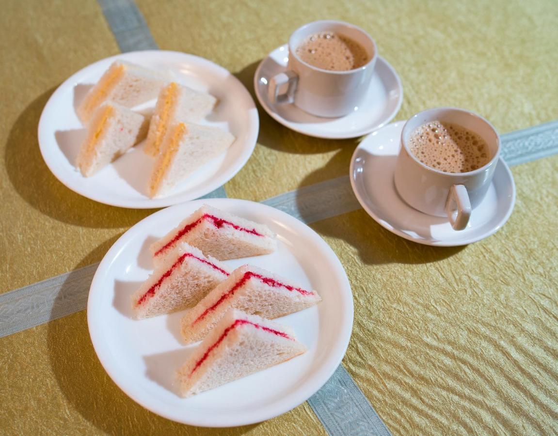 לקנאו Hotel Crossroad מראה חיצוני תמונה