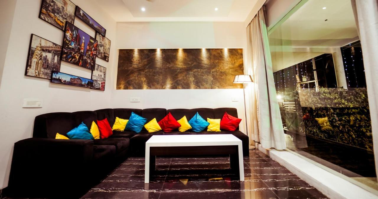 לקנאו Hotel Crossroad מראה חיצוני תמונה